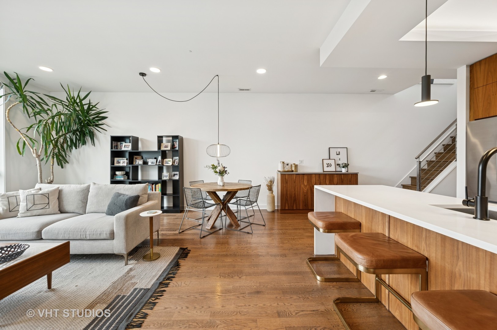 2125 N Mozart Street Unit: 3