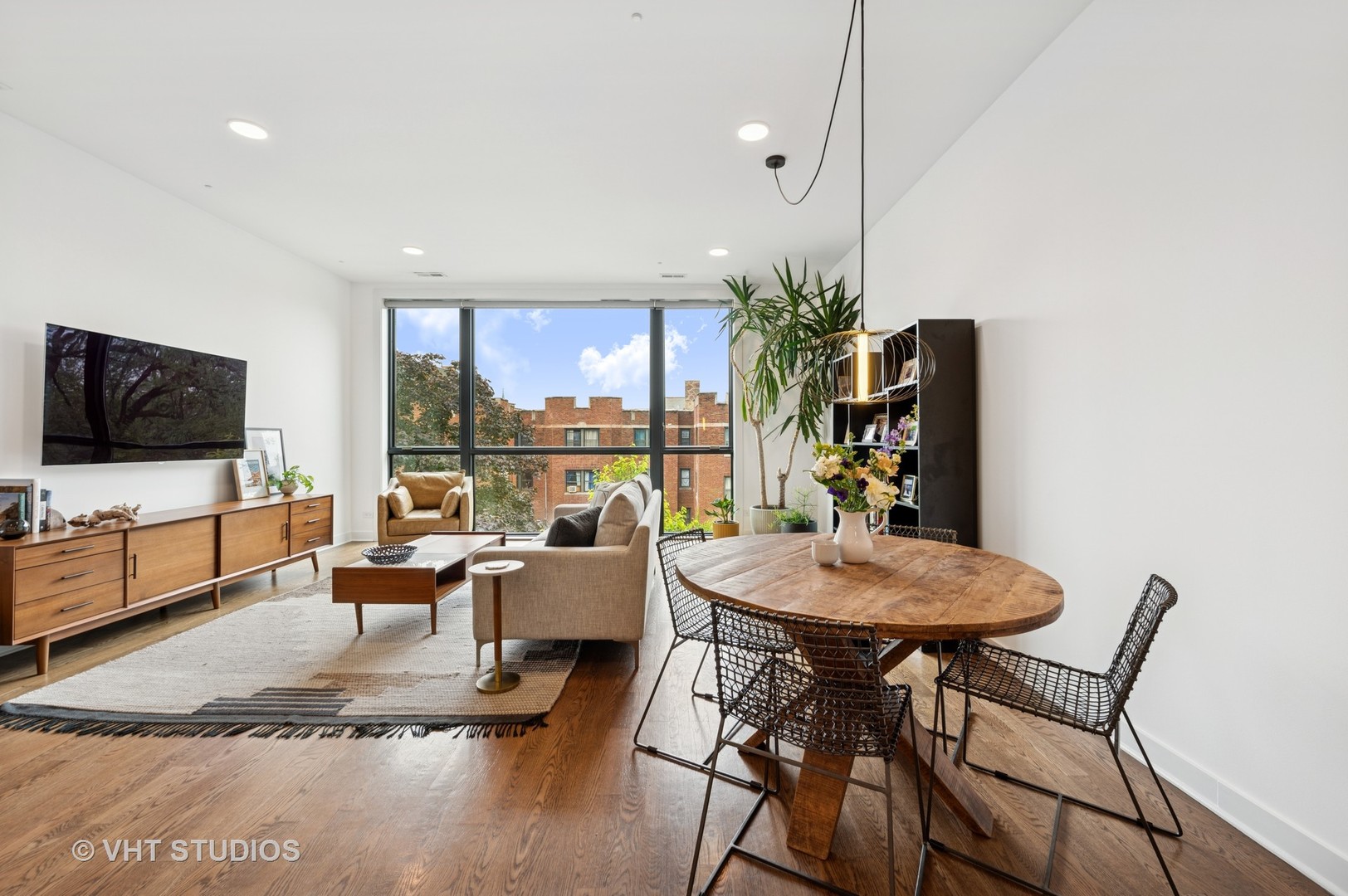 2125 N Mozart Street Unit: 3