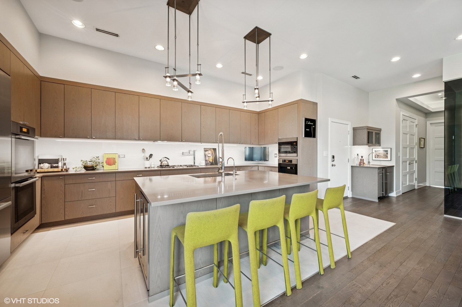 2138 N Damen Avenue Unit: 4