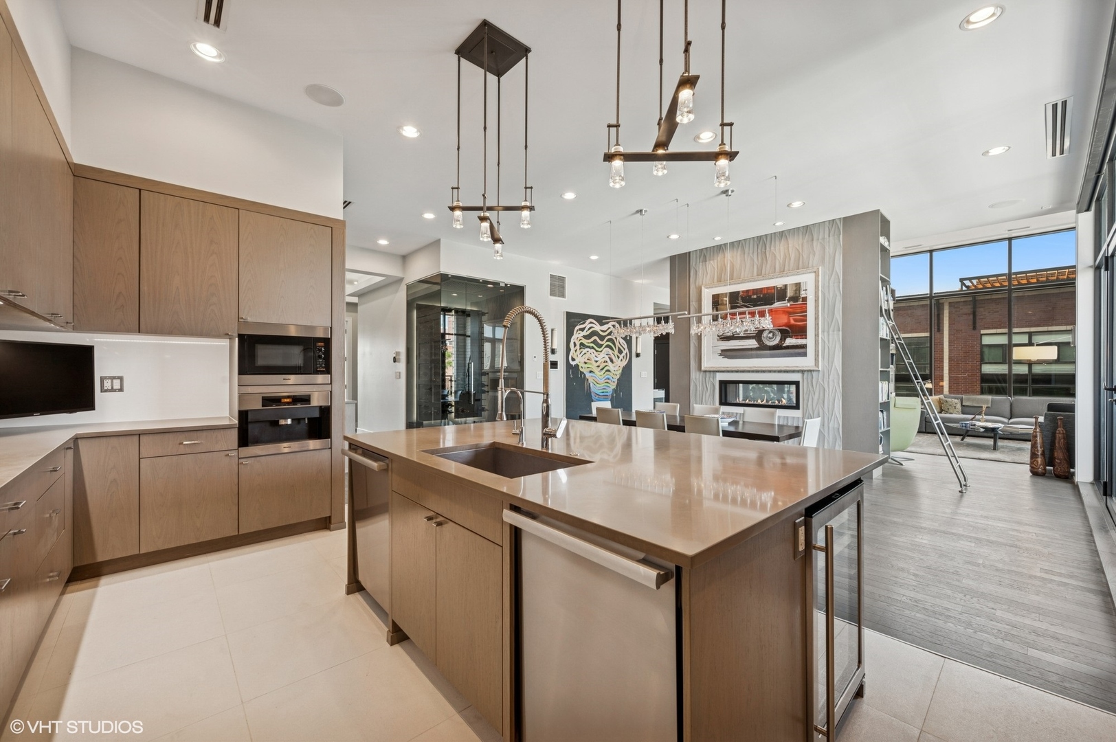 2138 N Damen Avenue Unit: 4
