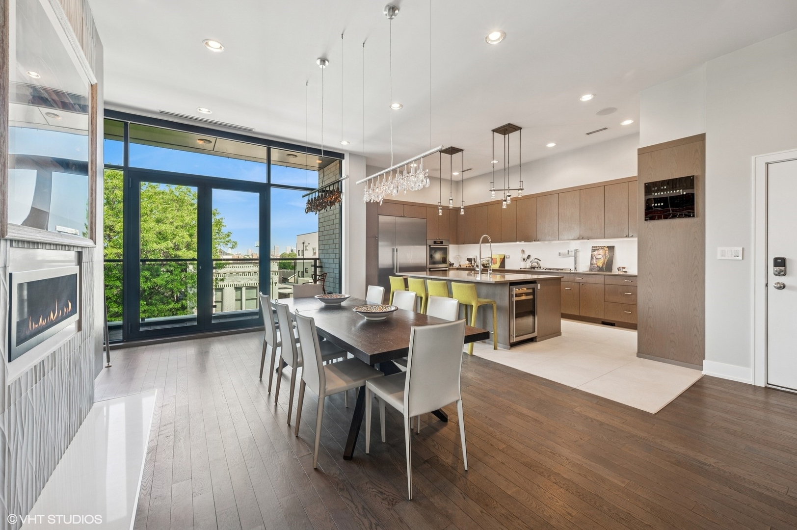 2138 N Damen Avenue Unit: 4