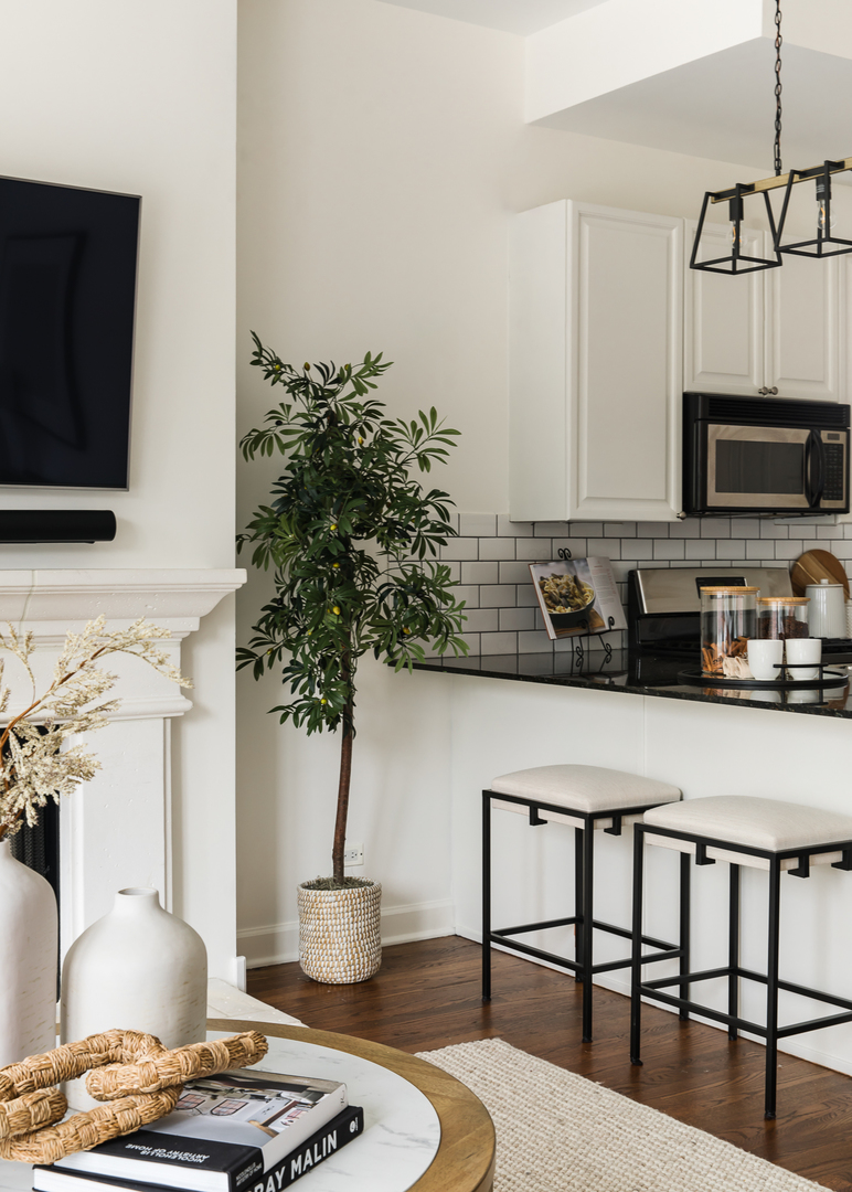 1136 W Fullerton Avenue Unit: 2