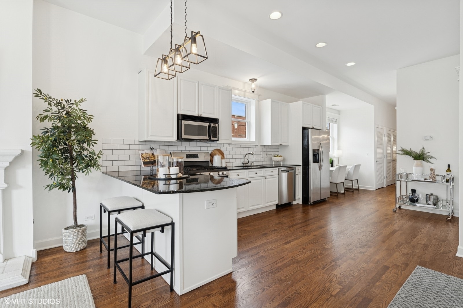 1136 W Fullerton Avenue Unit: 2