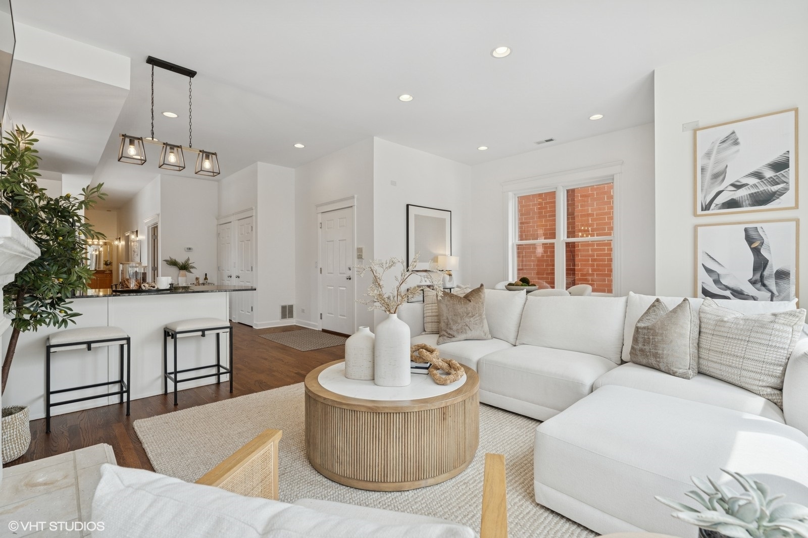 1136 W Fullerton Avenue Unit: 2