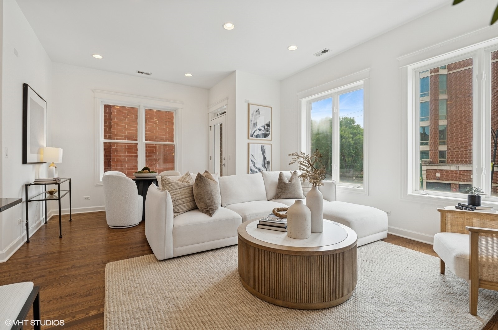 1136 W Fullerton Avenue Unit: 2