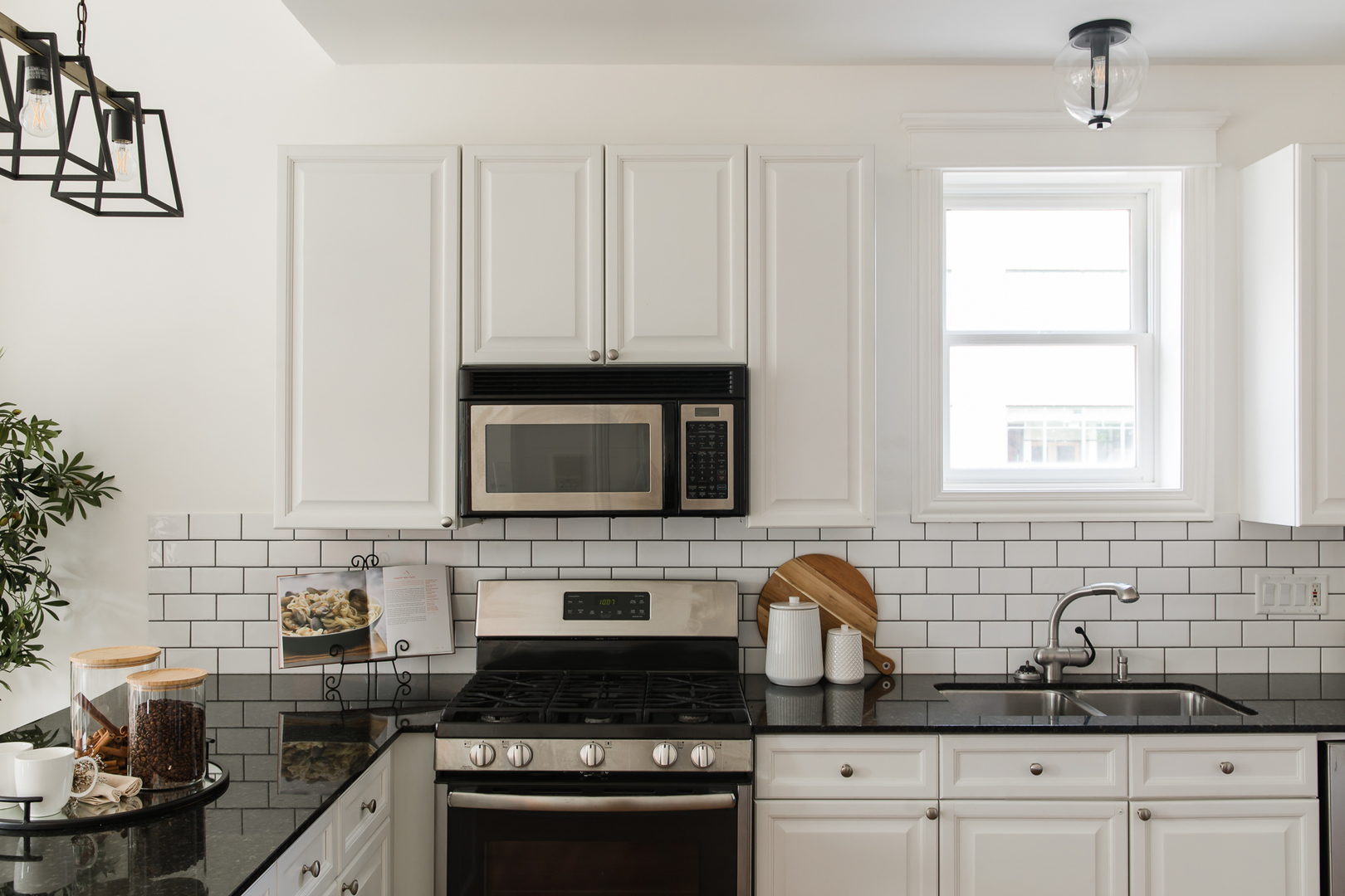 1136 W Fullerton Avenue Unit: 2