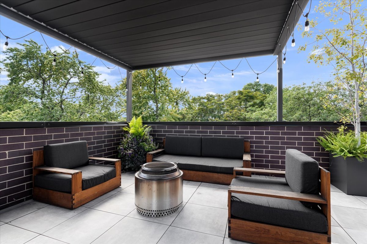 2617 N Seminary Avenue Unit: 3S