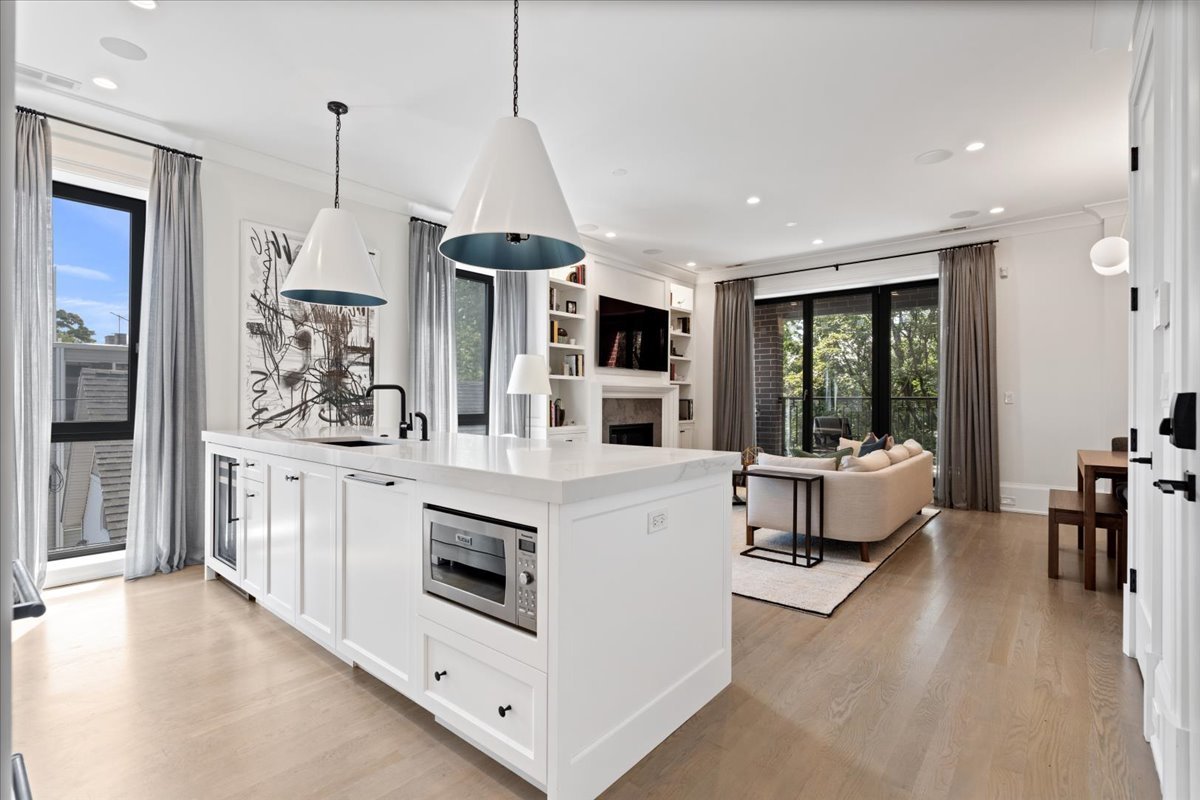 2617 N Seminary Avenue Unit: 3S