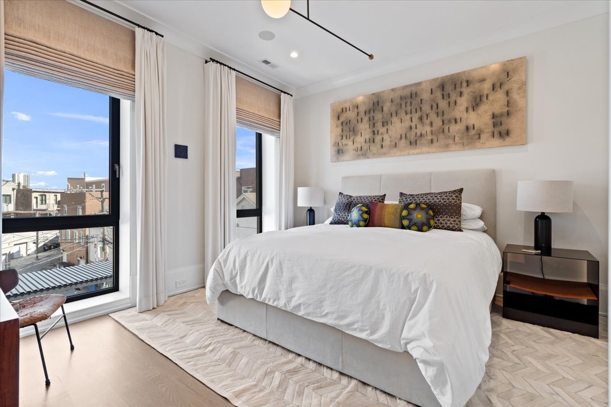2617 N Seminary Avenue Unit: 3S