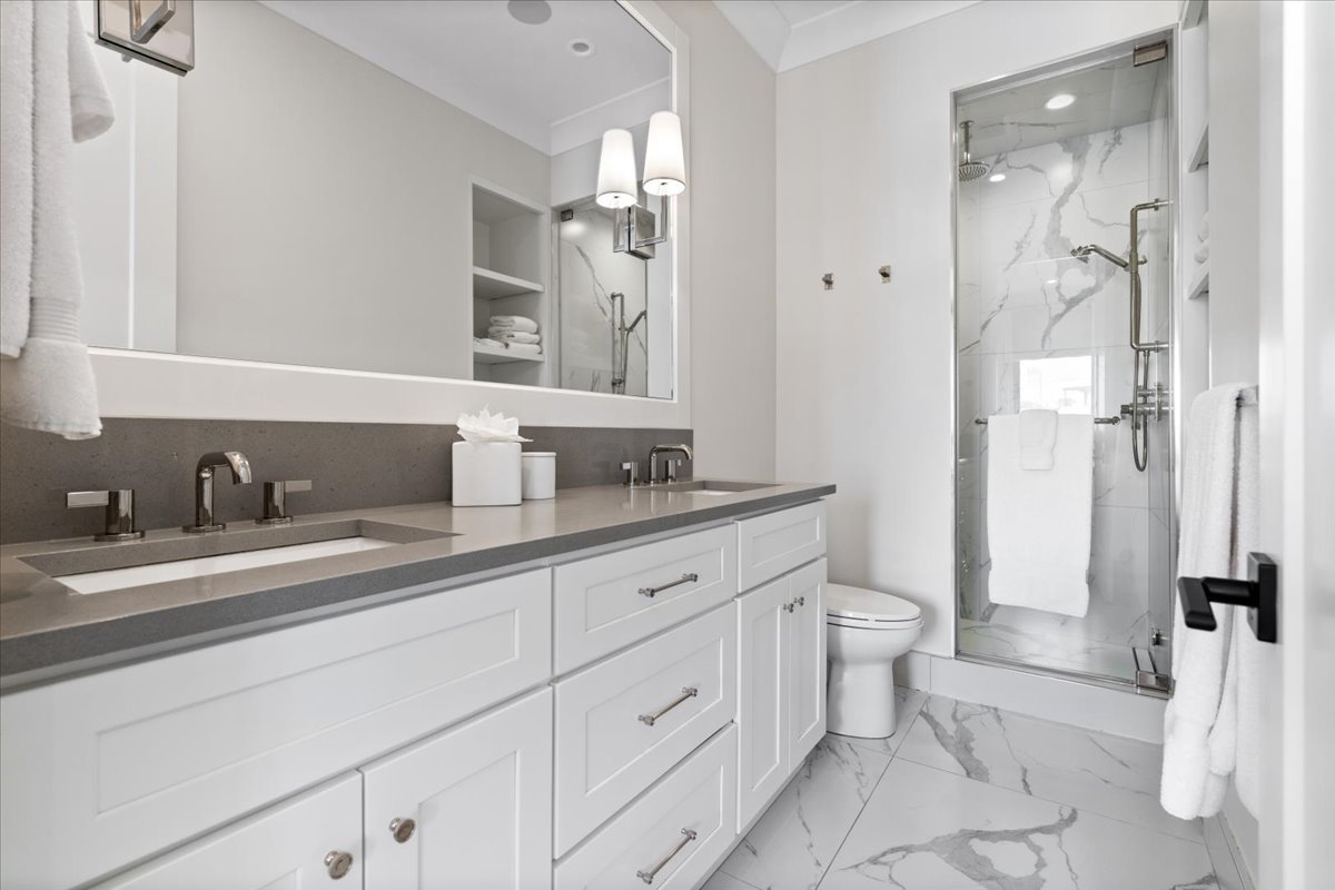 2617 N Seminary Avenue Unit: 3S