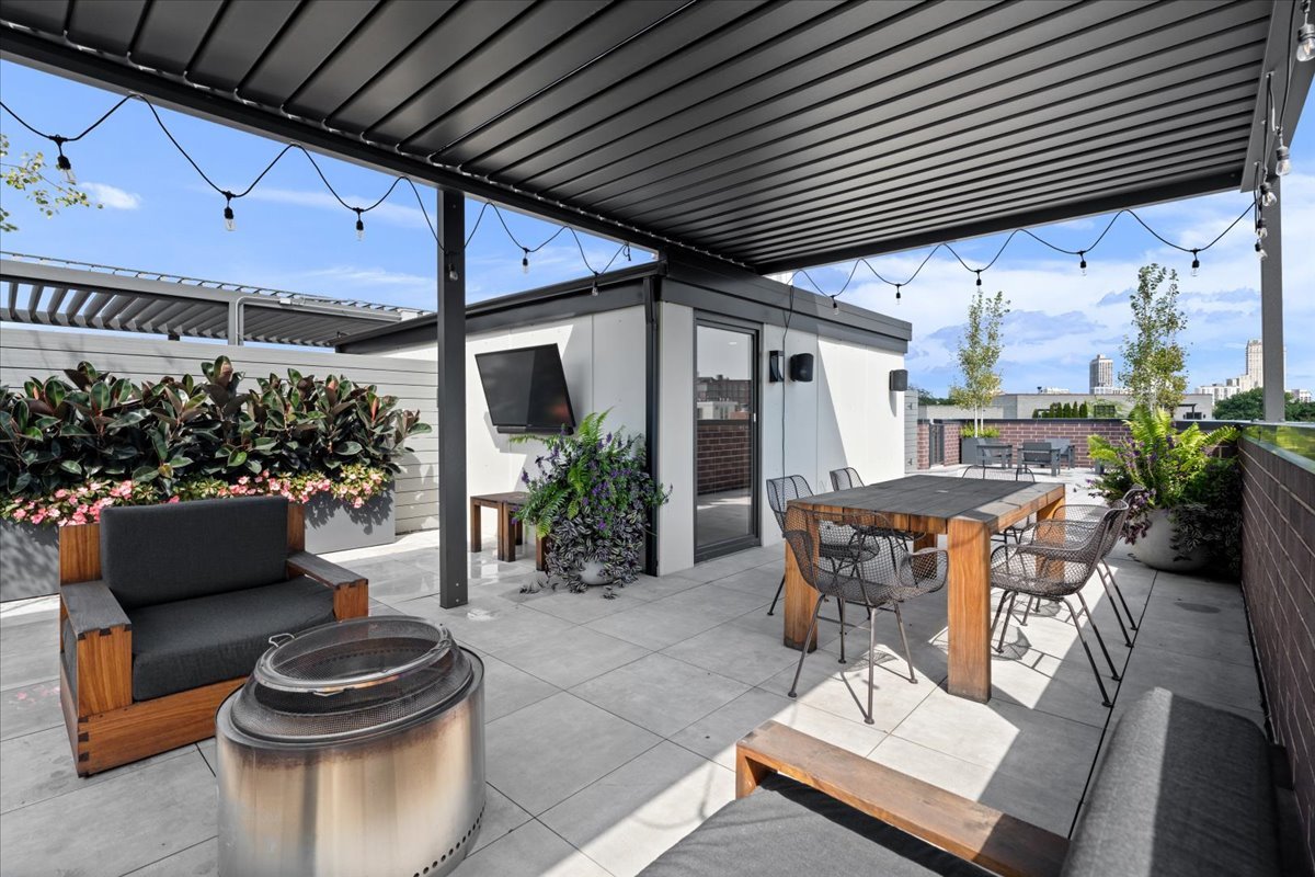 2617 N Seminary Avenue Unit: 3S