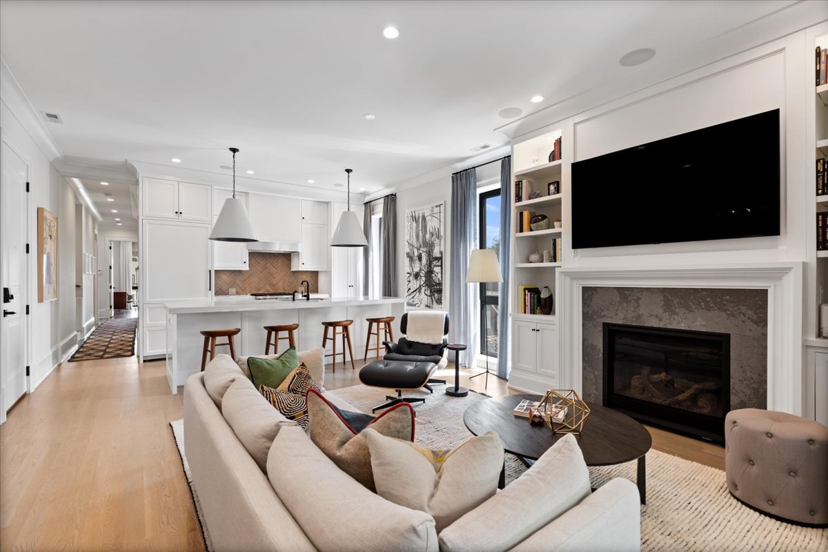 2617 N Seminary Avenue Unit: 3S