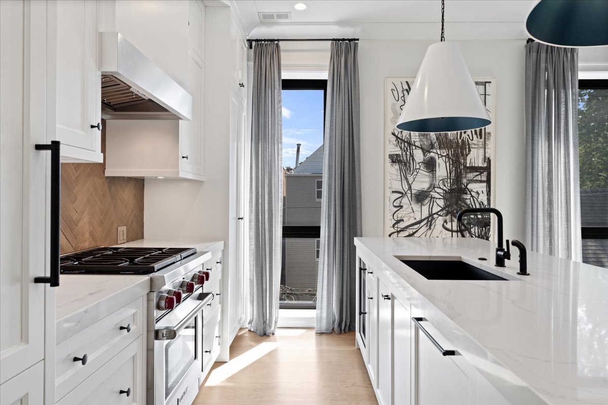 2617 N Seminary Avenue Unit: 3S