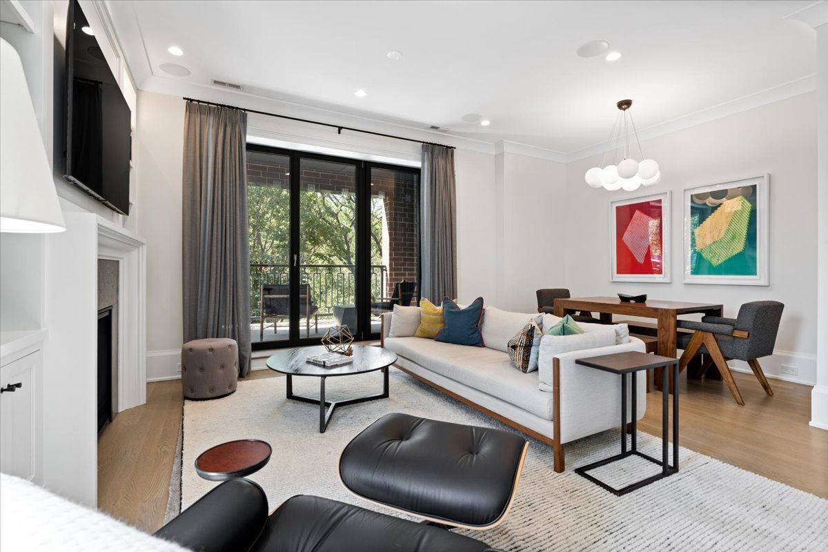 2617 N Seminary Avenue Unit: 3S