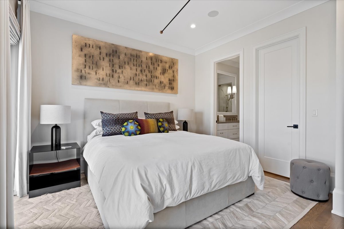 2617 N Seminary Avenue Unit: 3S