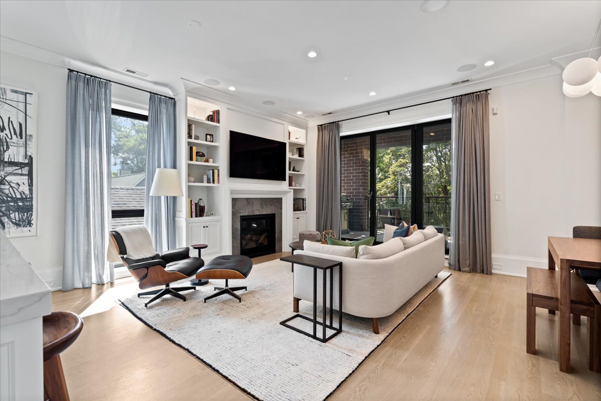2617 N Seminary Avenue Unit: 3S