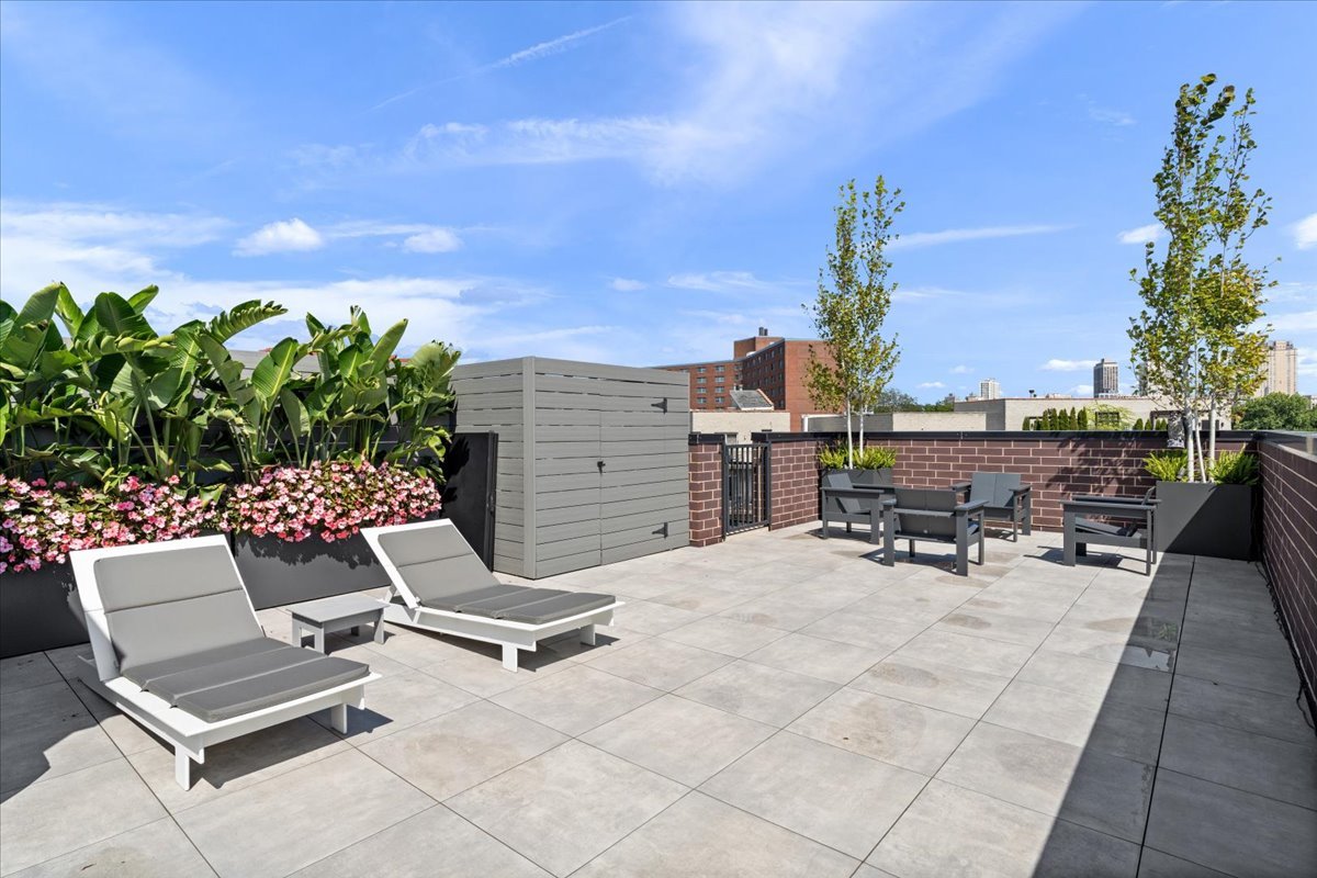 2617 N Seminary Avenue Unit: 3S