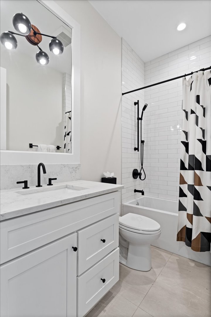 2617 N Seminary Avenue Unit: 3S
