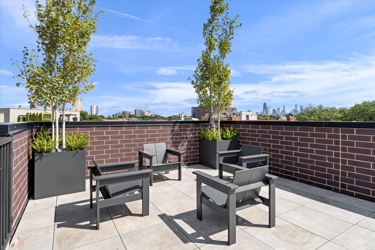 2617 N Seminary Avenue Unit: 3S