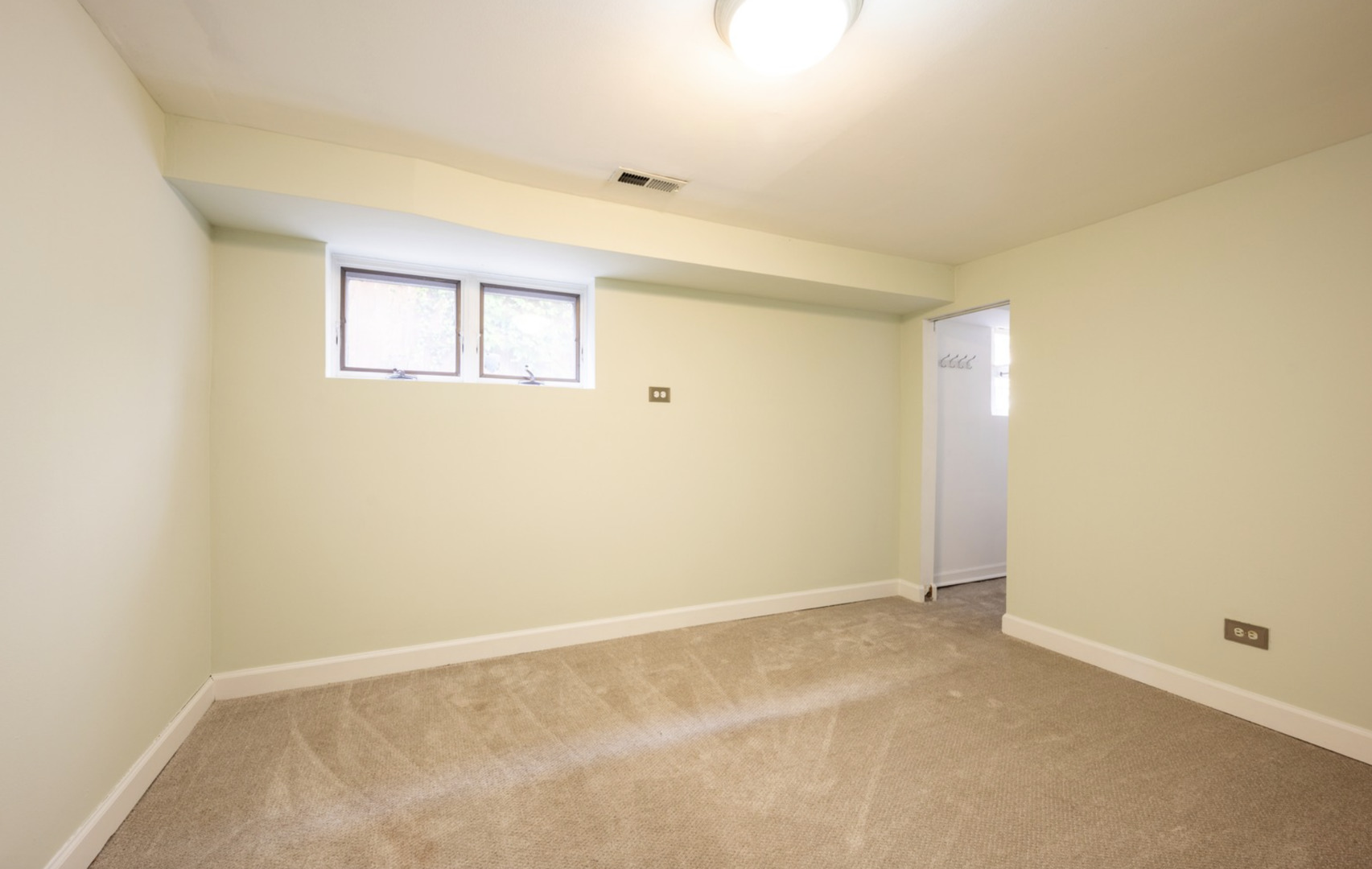 587 W Hawthorne Place Unit: G