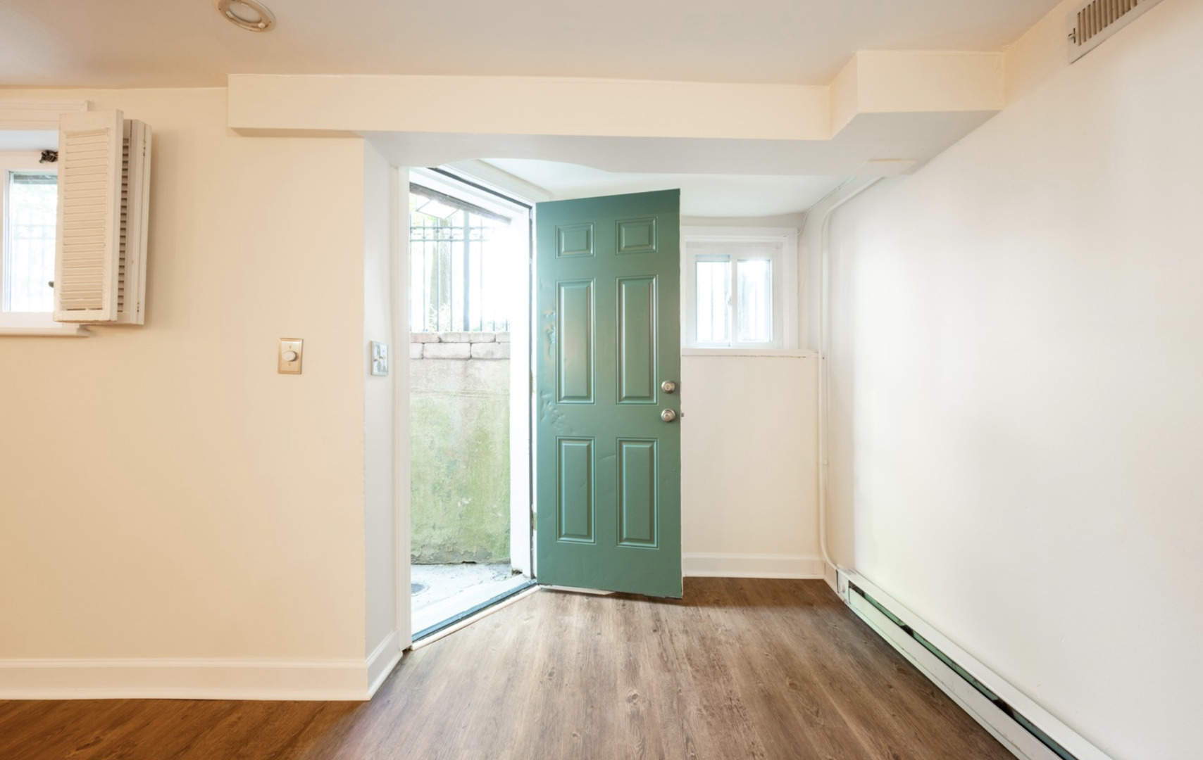 587 W Hawthorne Place Unit: G