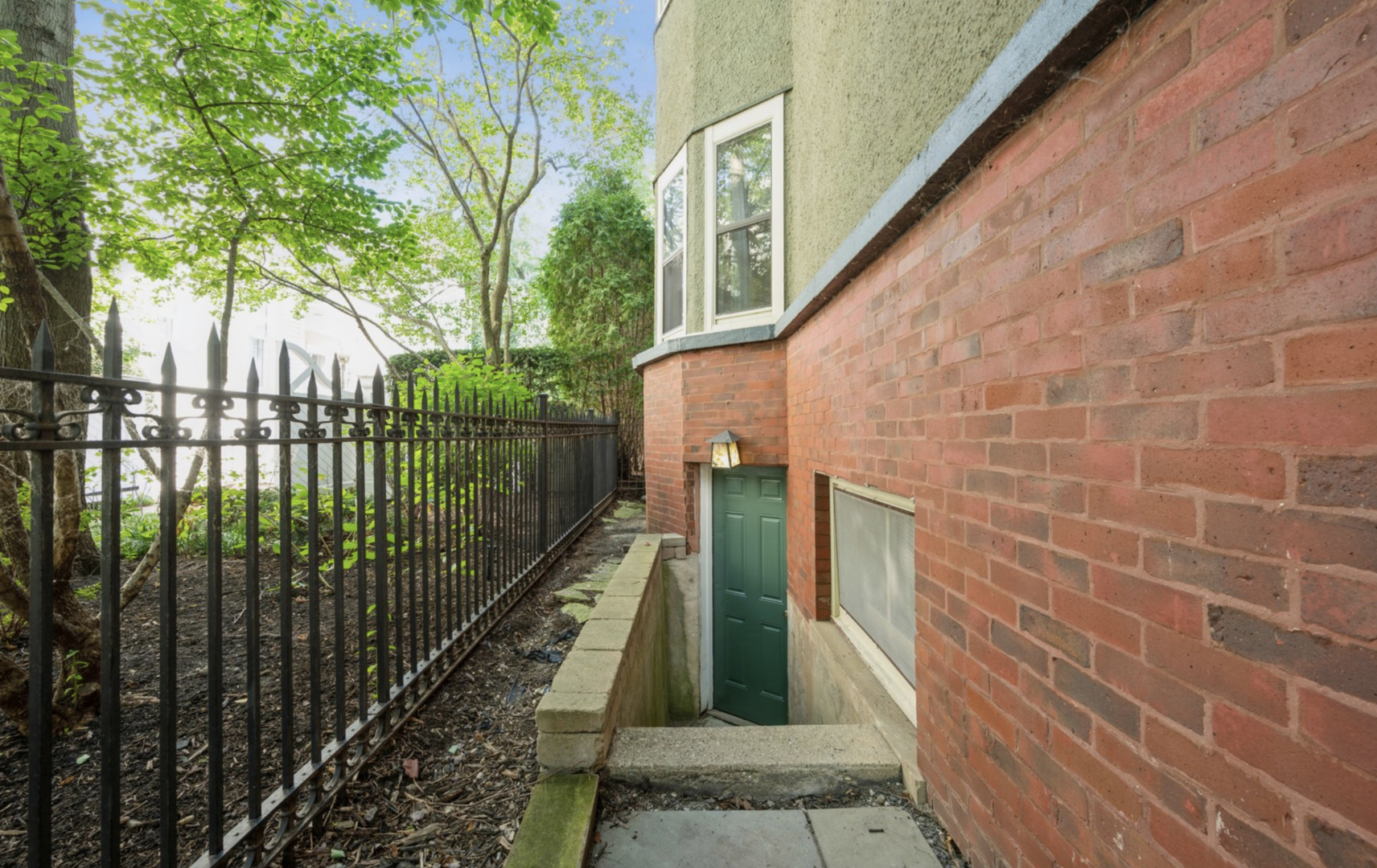 587 W Hawthorne Place Unit: G