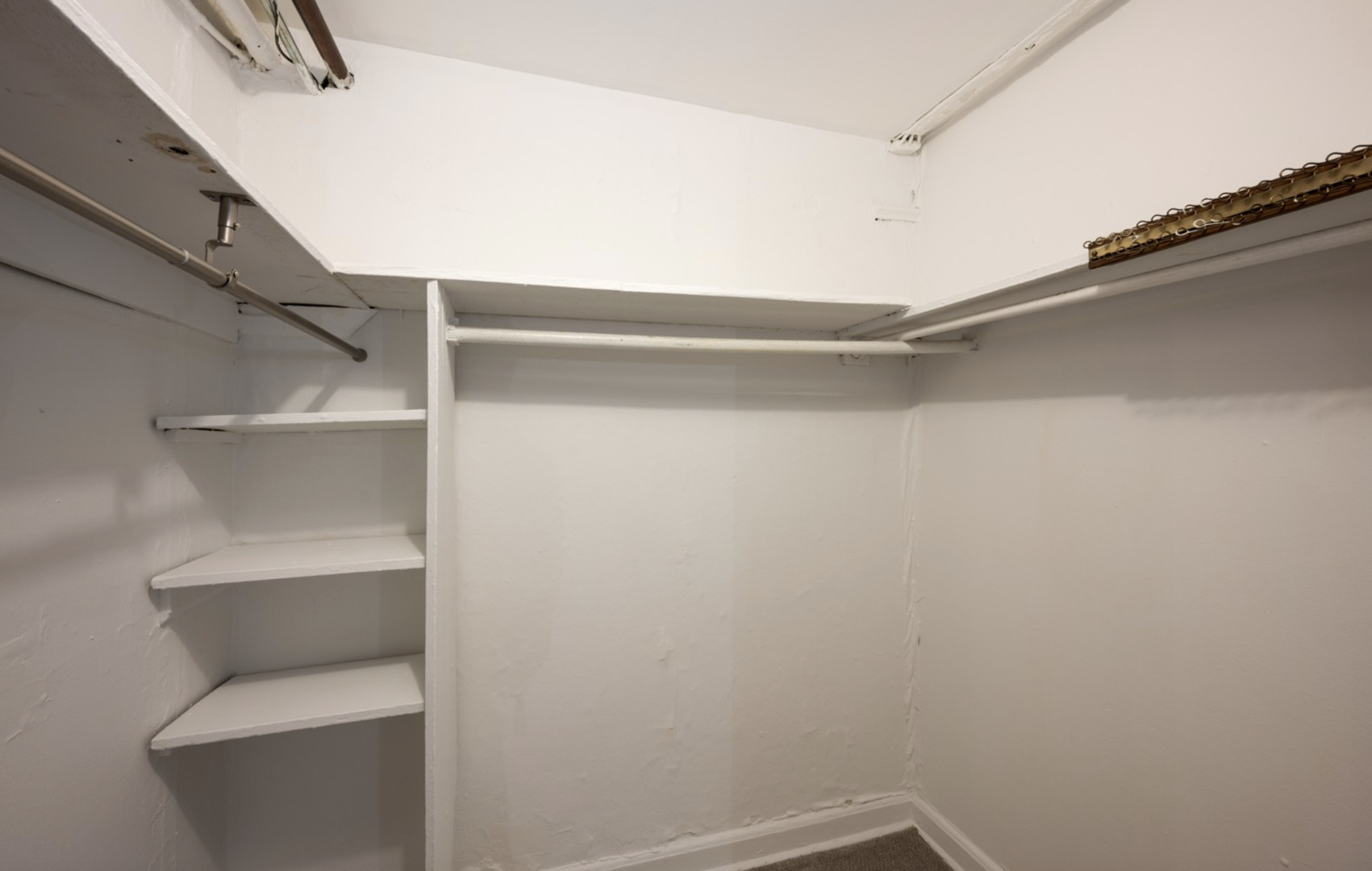 587 W Hawthorne Place Unit: G