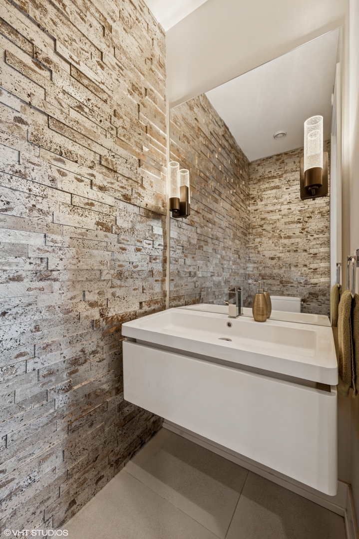 2138 N Damen Avenue Unit: 4