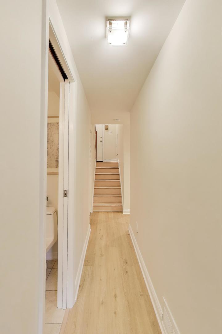 515 W Dickens Avenue