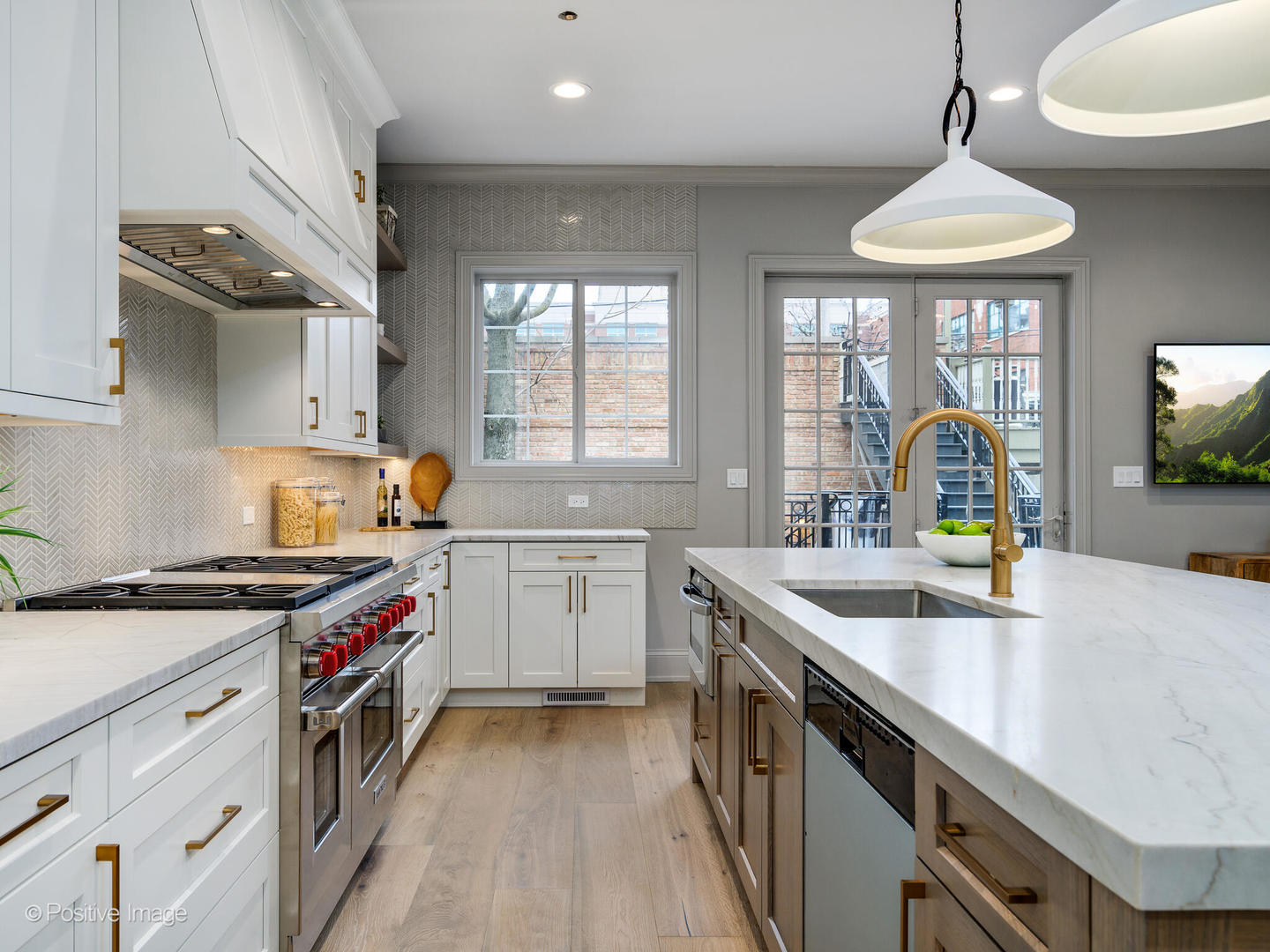 1143 W MONTANA Street