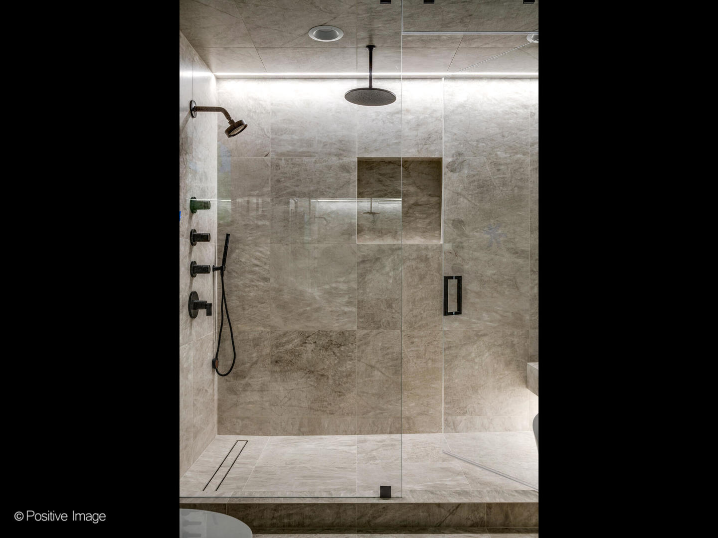 1143 W MONTANA Street