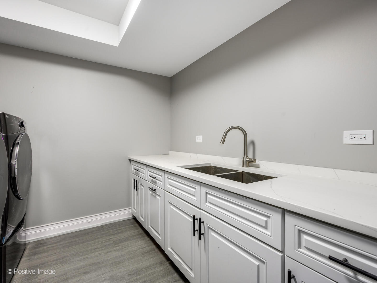 1143 W MONTANA Street