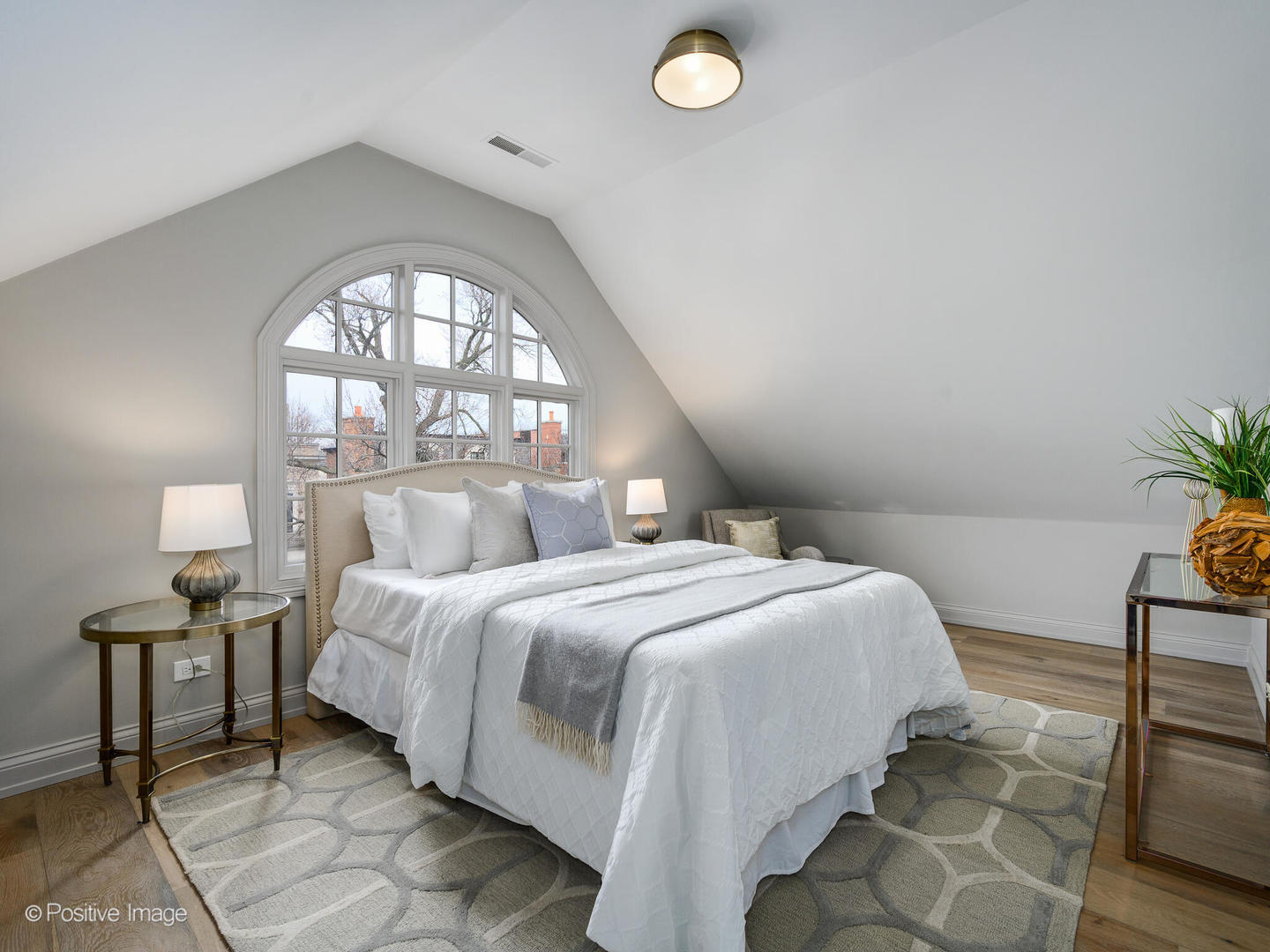 1143 W MONTANA Street