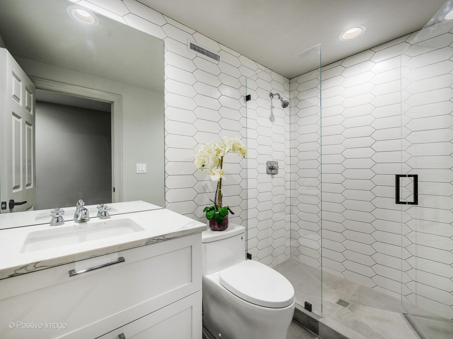 1143 W MONTANA Street