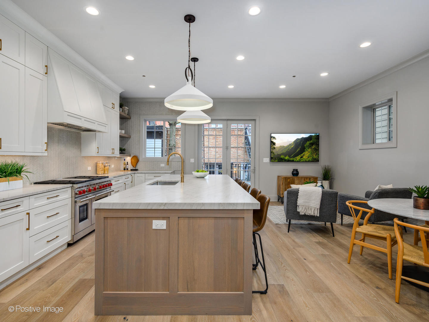 1143 W MONTANA Street