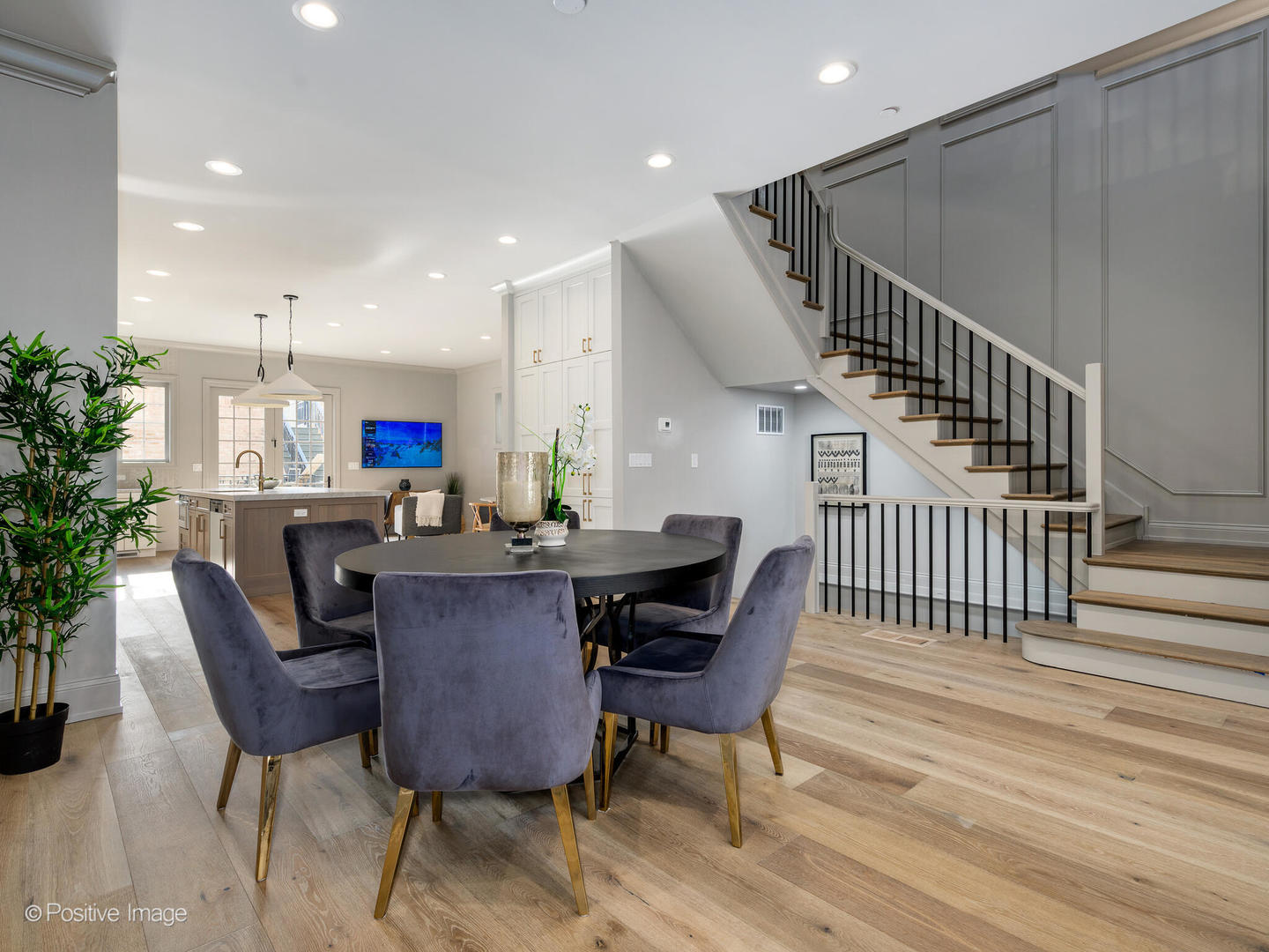 1143 W MONTANA Street