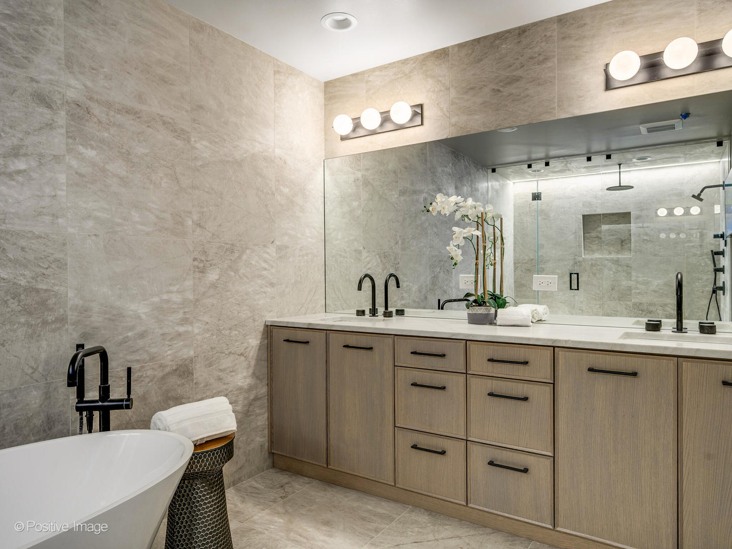 1143 W MONTANA Street