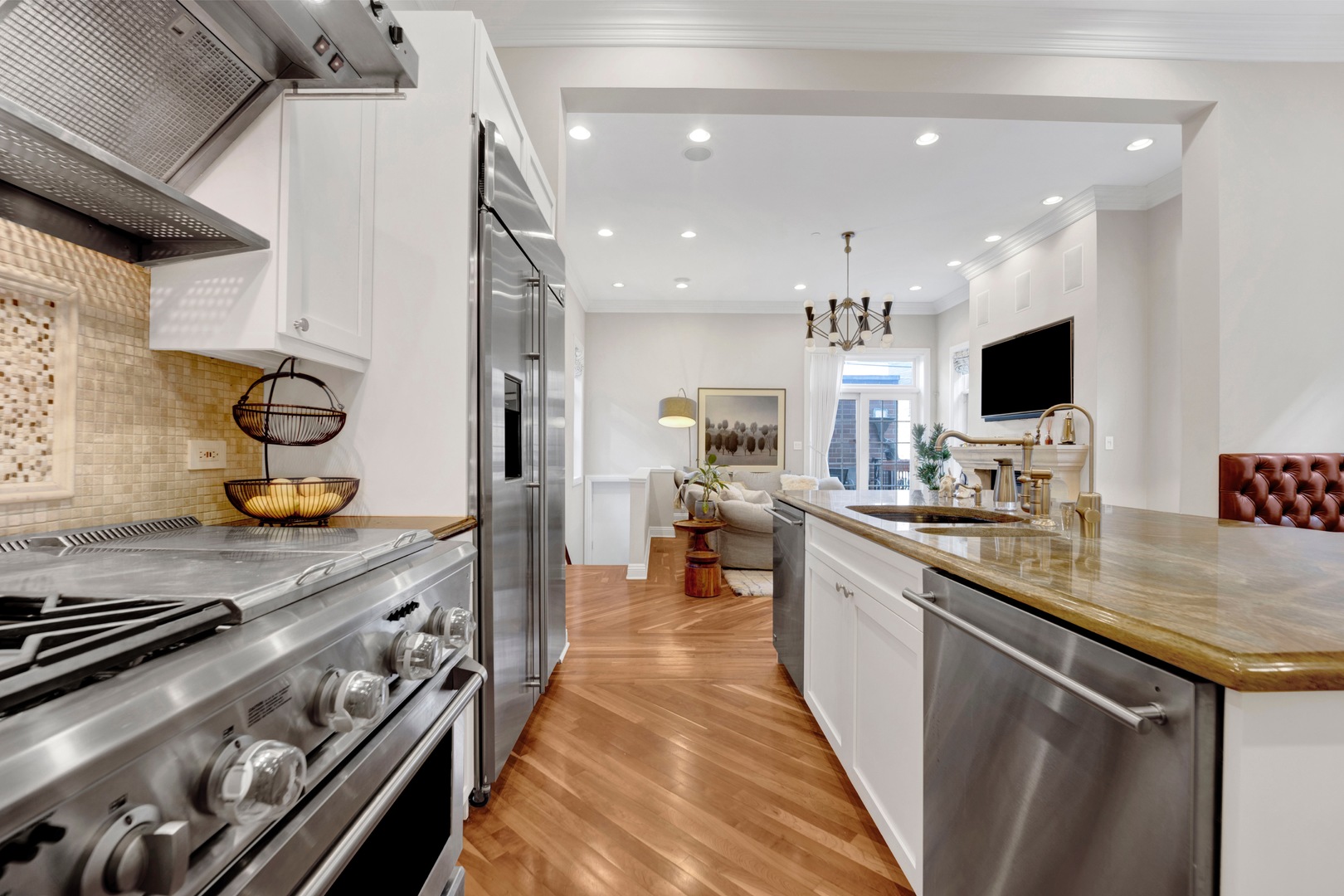 1873 N BISSELL Street