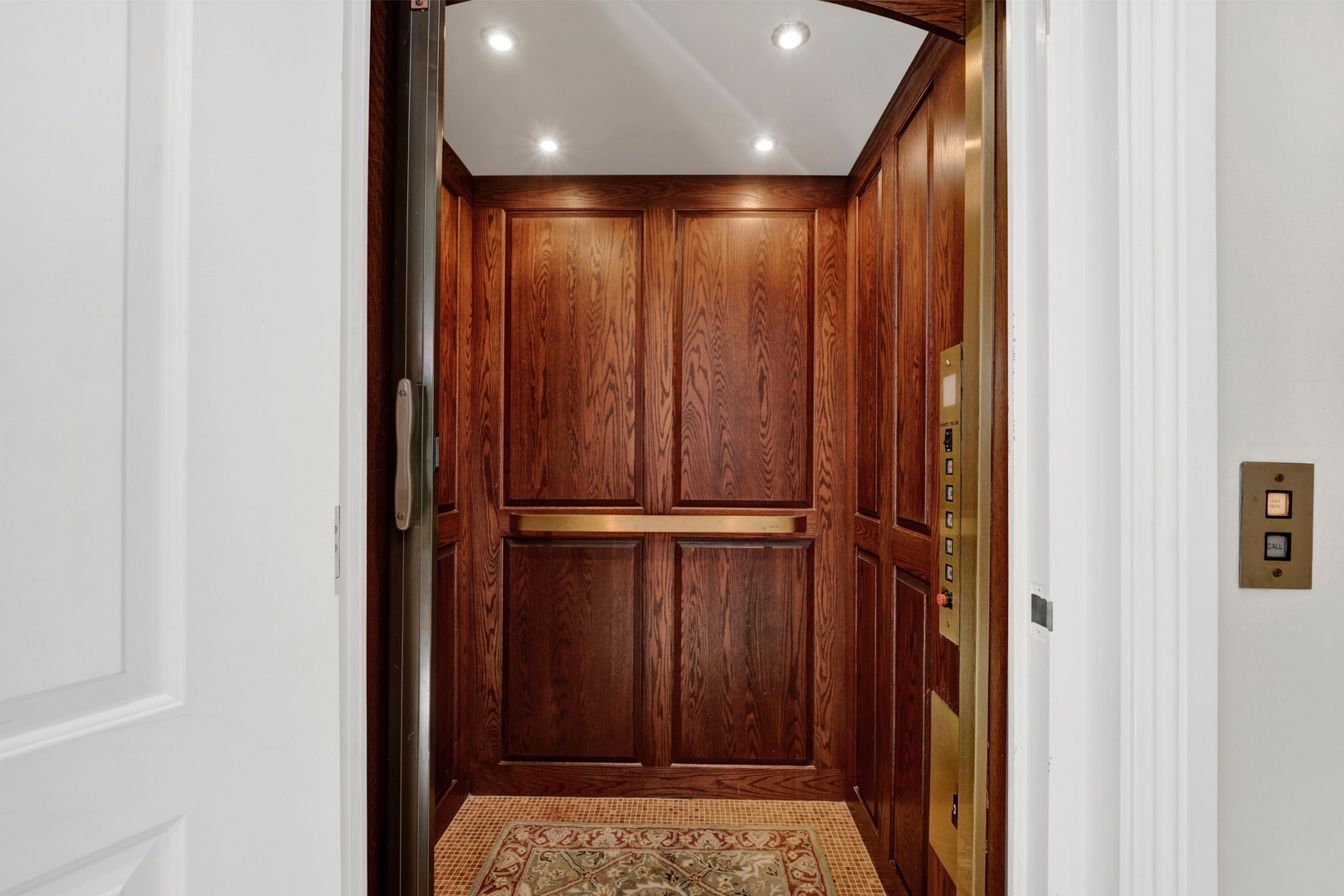 1873 N BISSELL Street