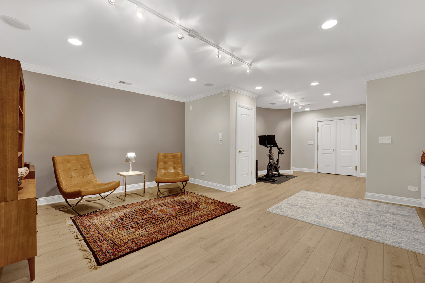 1873 N BISSELL Street