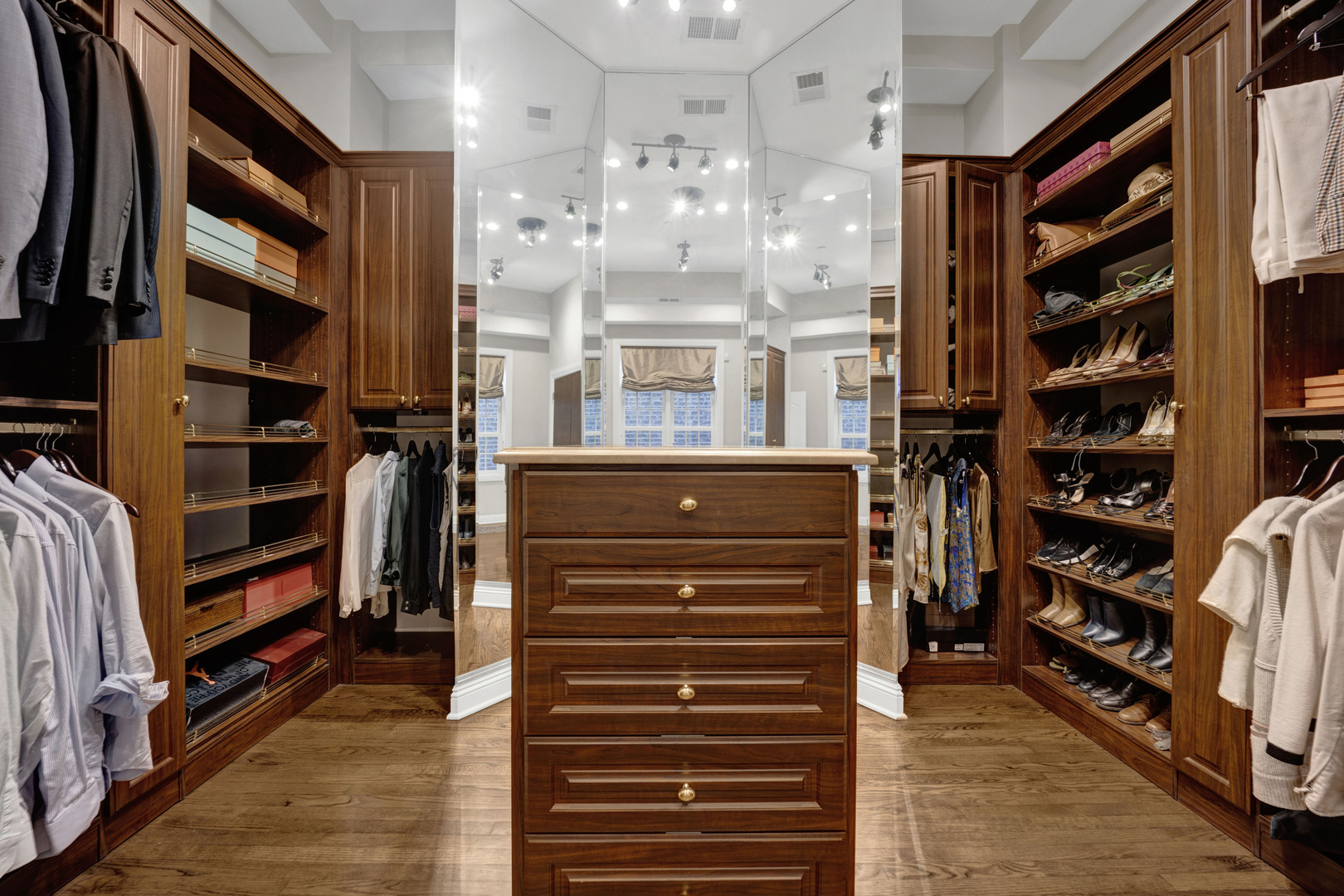 1873 N BISSELL Street