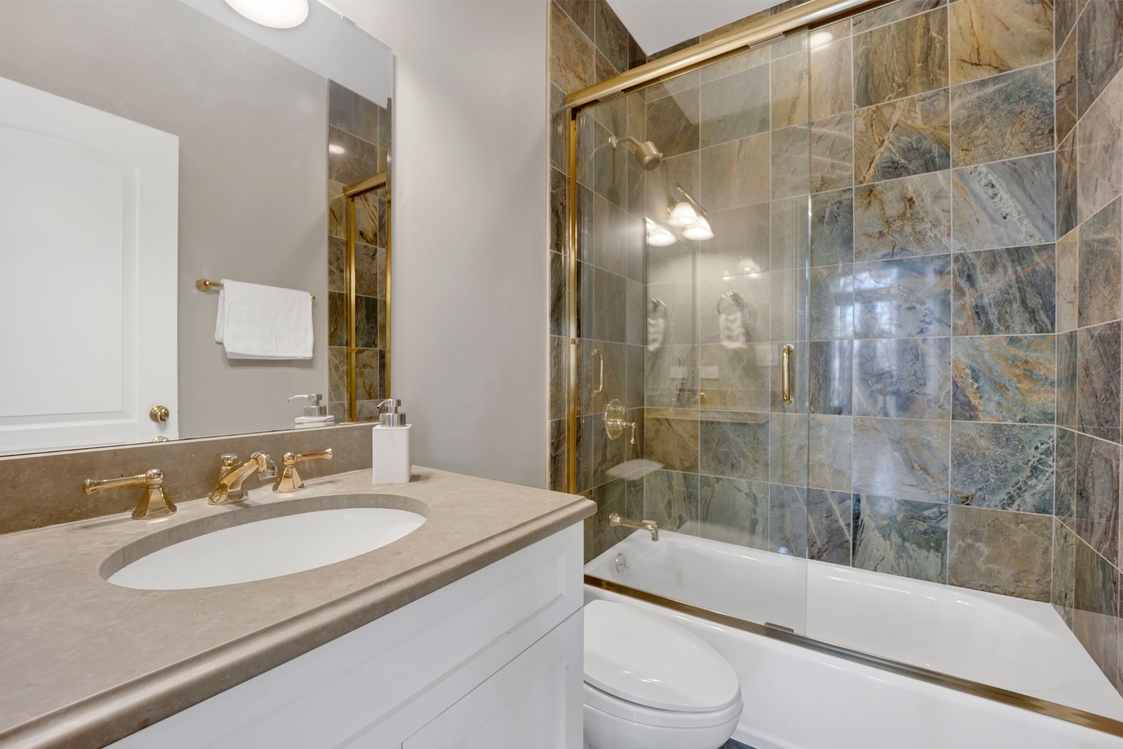 1873 N BISSELL Street