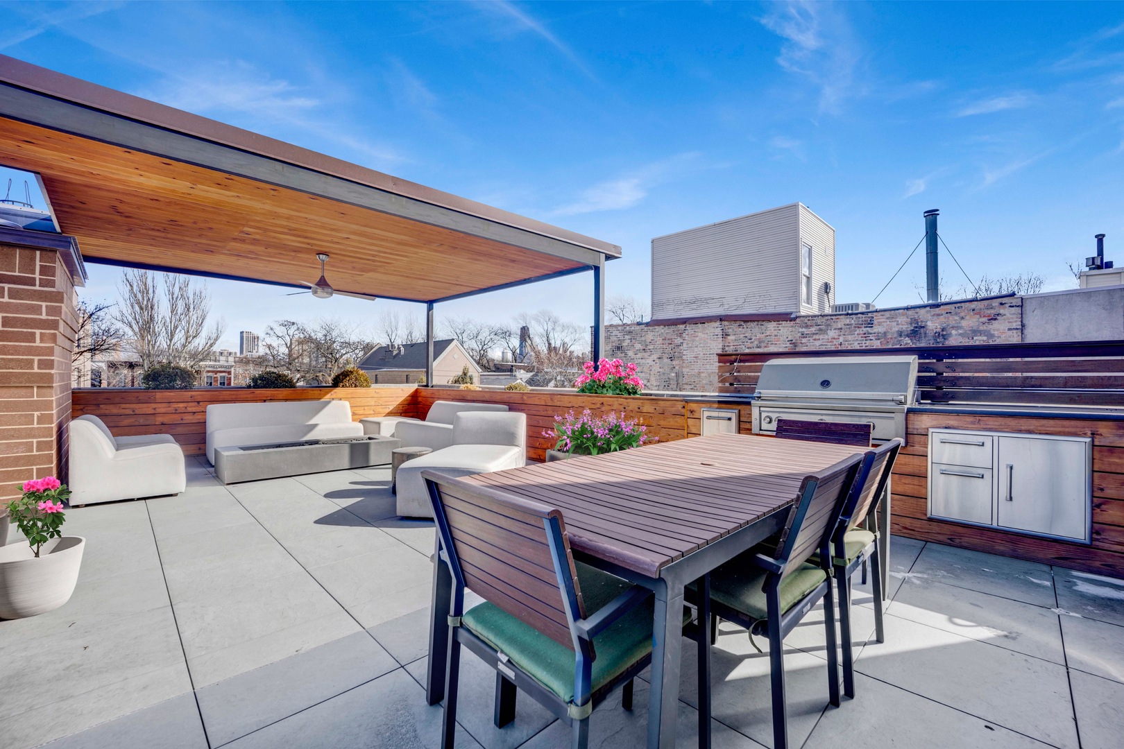 1873 N BISSELL Street