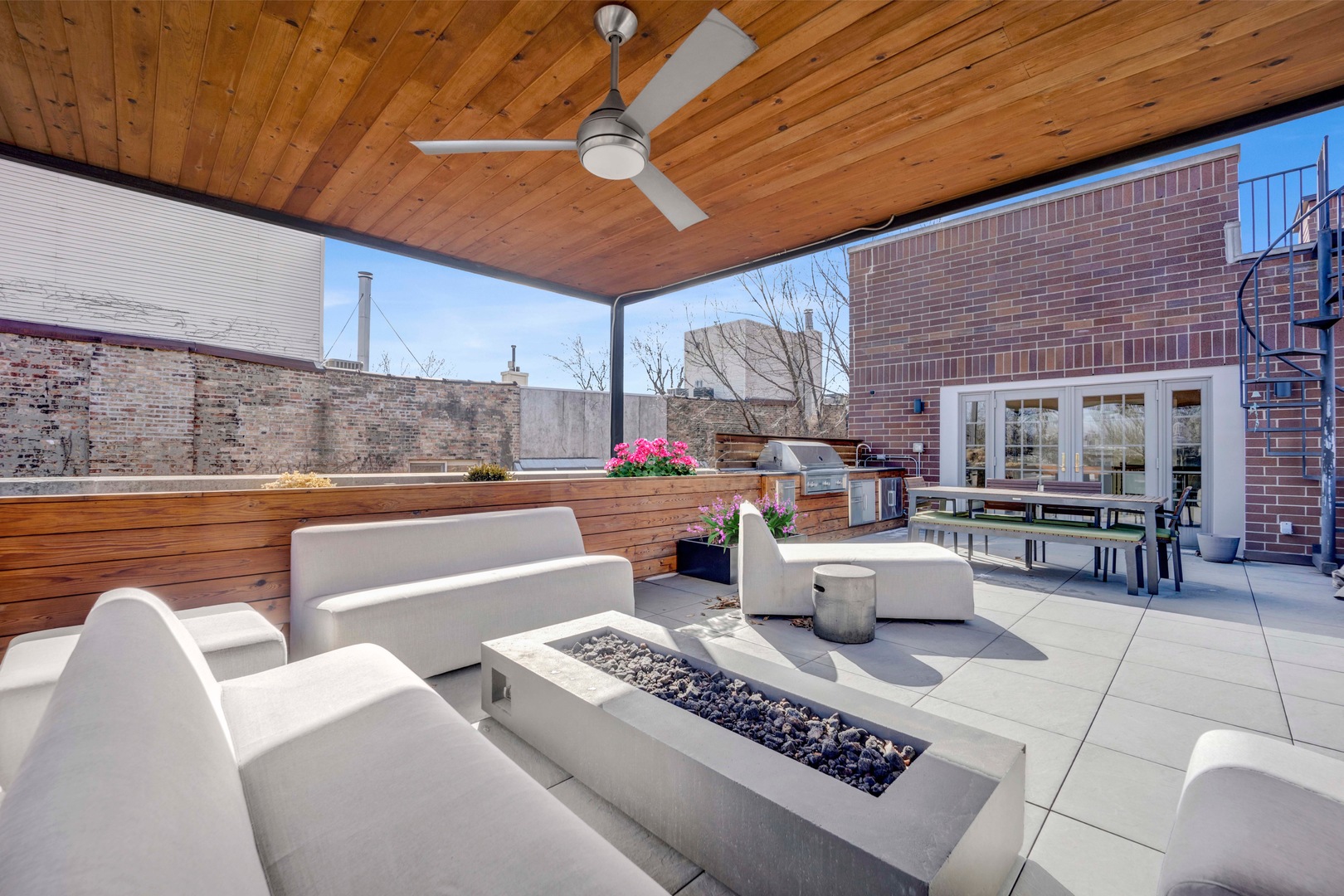 1873 N BISSELL Street