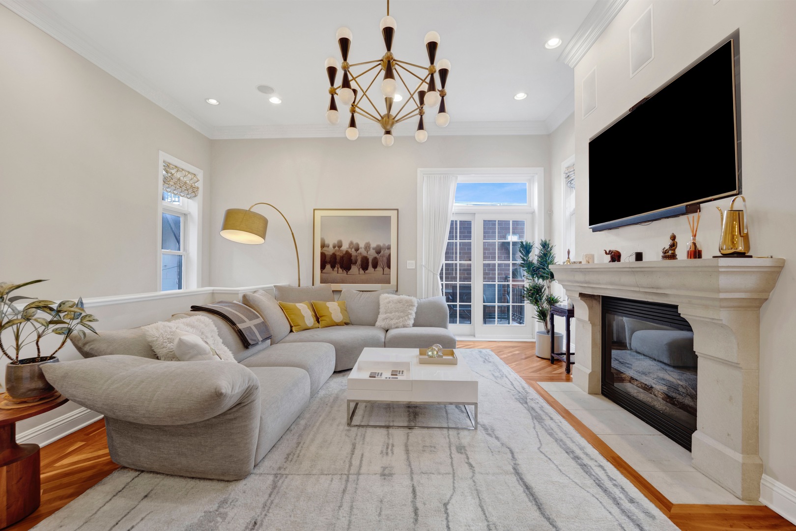 1873 N BISSELL Street