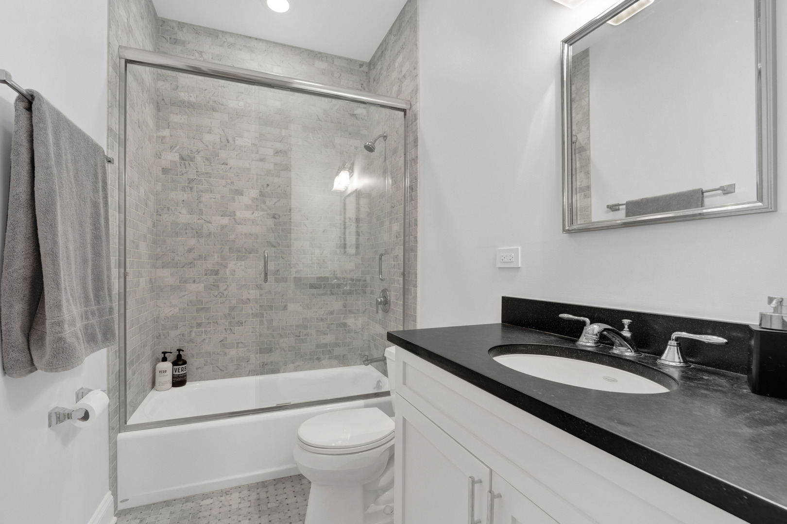 1873 N BISSELL Street