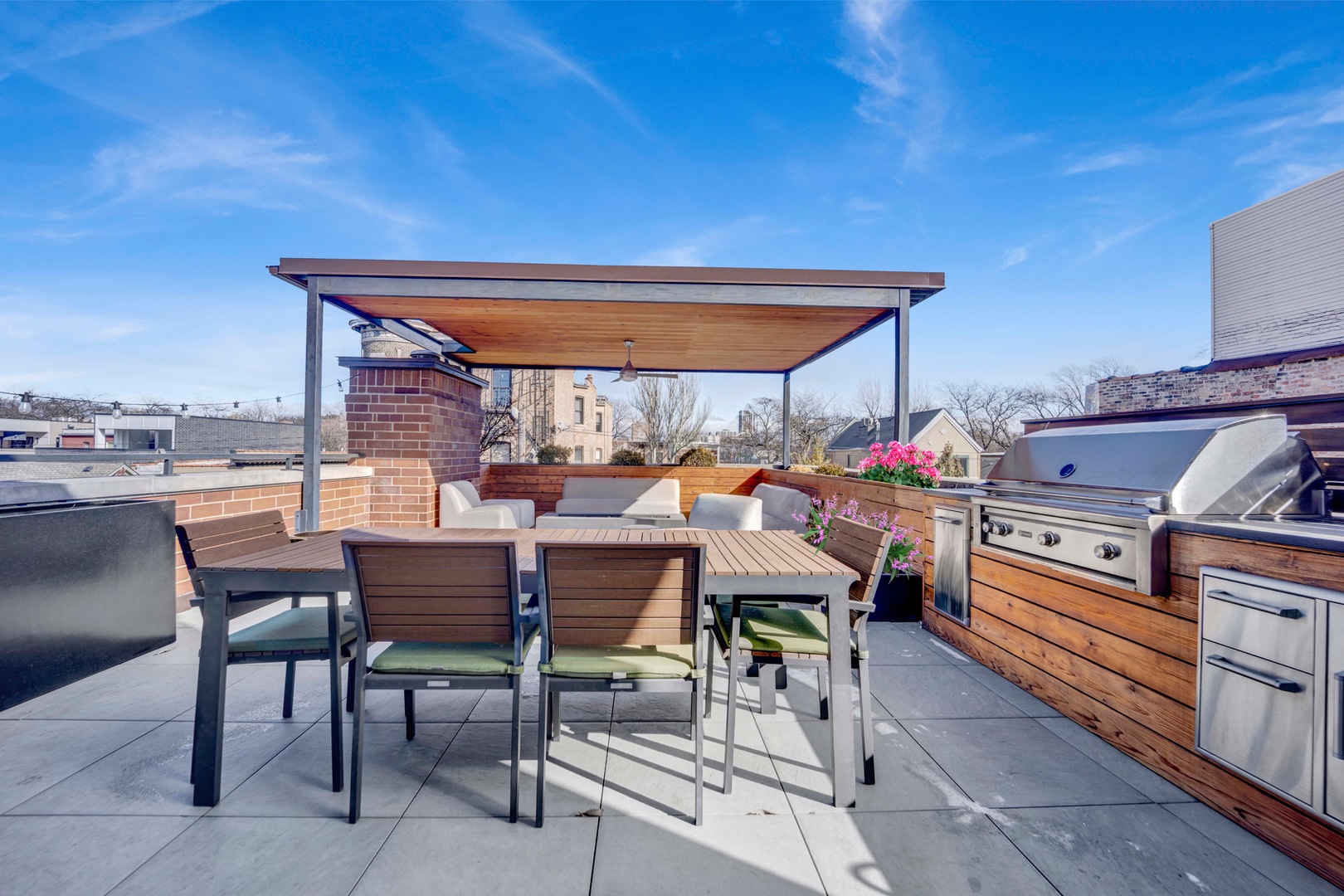 1873 N BISSELL Street