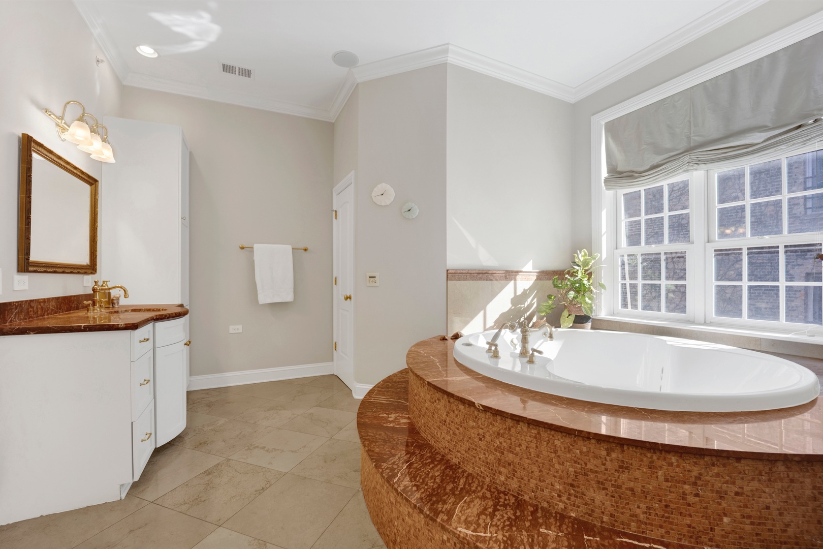 1873 N BISSELL Street