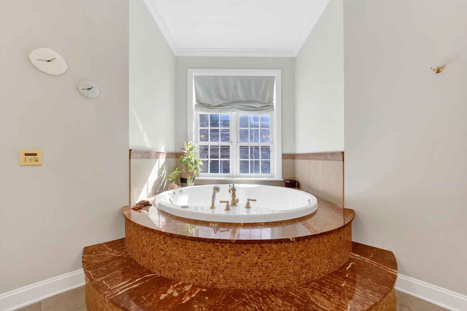 1873 N BISSELL Street