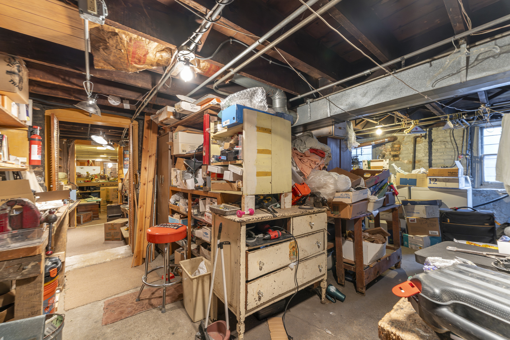 2438 N Burling Street